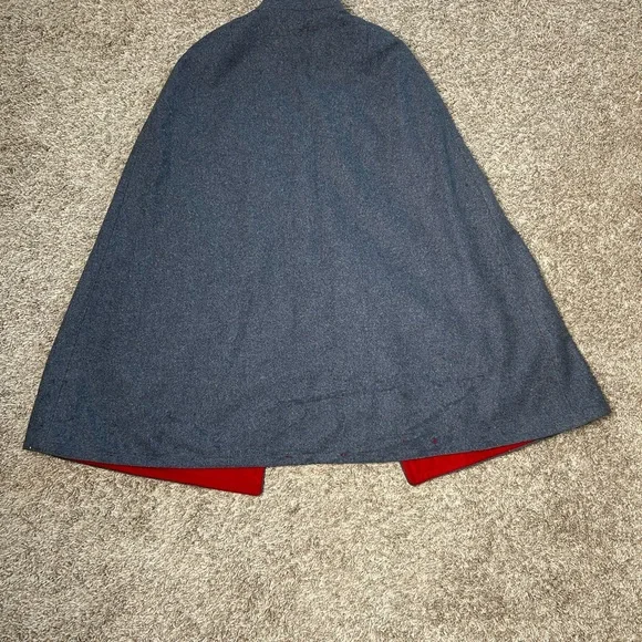 JW Vintage WE2 Wool Nurse Cape with Red Lining - Picture 2 of 8